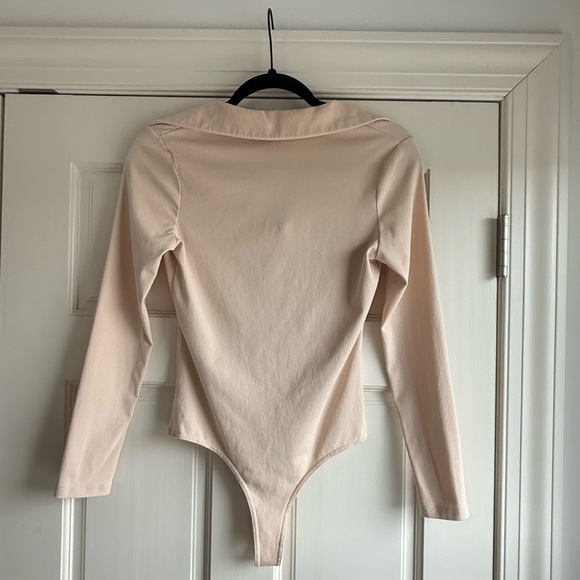Long Sleeve V Neck Bodysuit - Picture 4 of 4